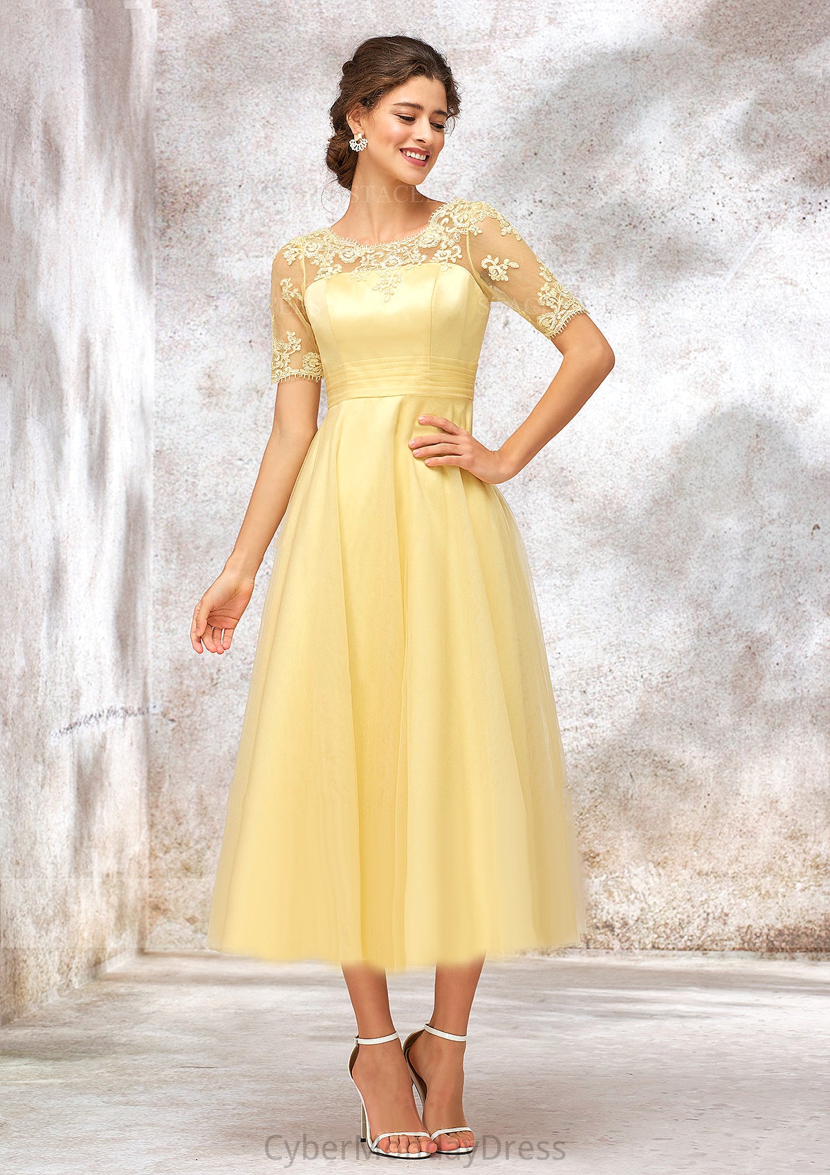 Short Sleeve A-line/Princess Tulle Bateau Bridesmaid Dresses With Lace Appliqued Amani DTP0025351