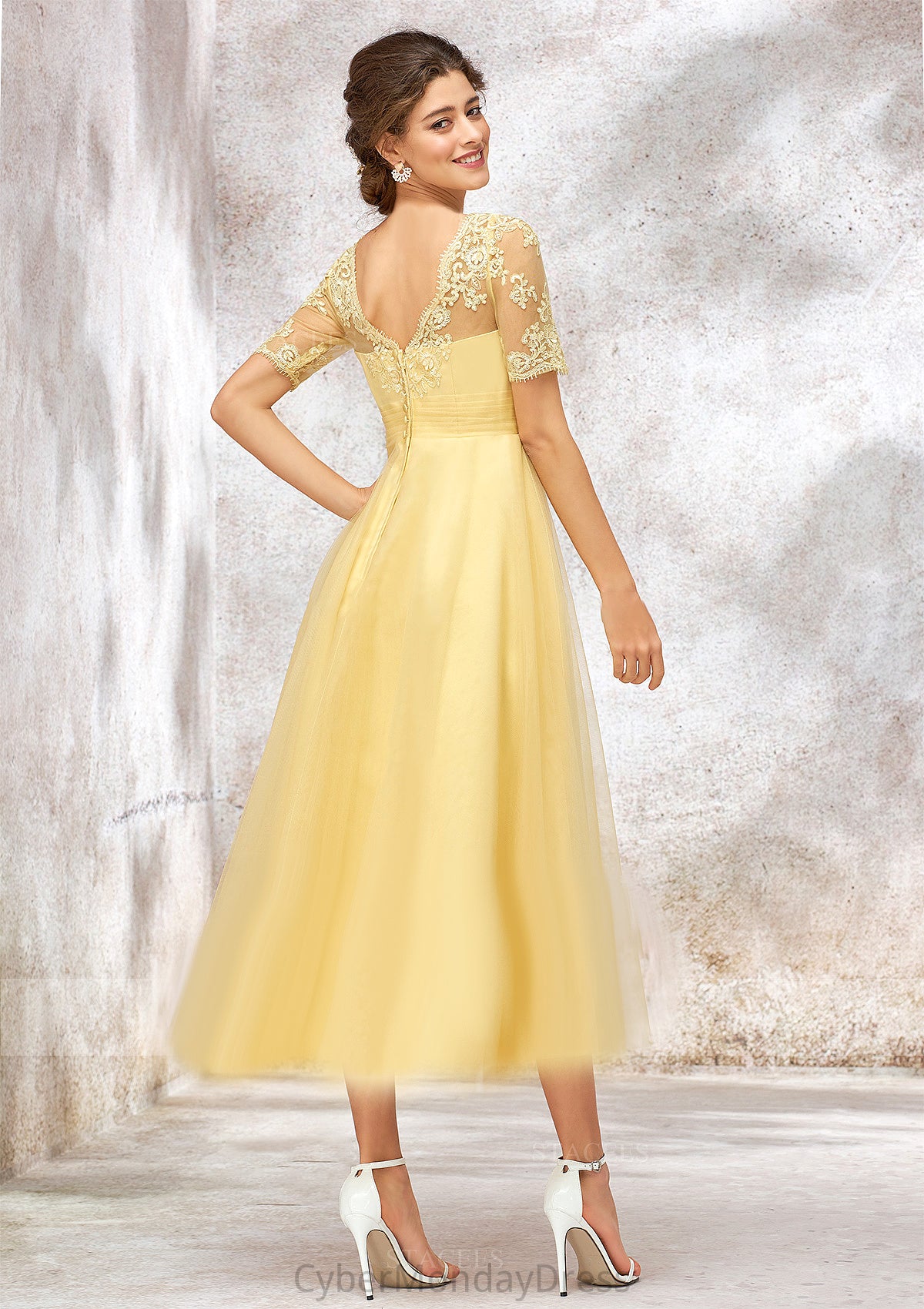 Short Sleeve A-line/Princess Tulle Bateau Bridesmaid Dresses With Lace Appliqued Amani DTP0025351