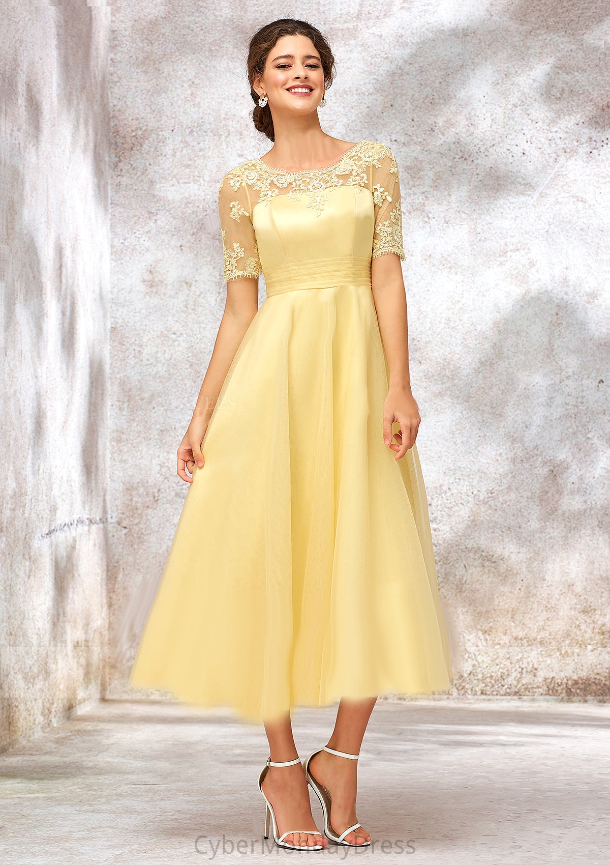 Short Sleeve A-line/Princess Tulle Bateau Bridesmaid Dresses With Lace Appliqued Amani DTP0025351