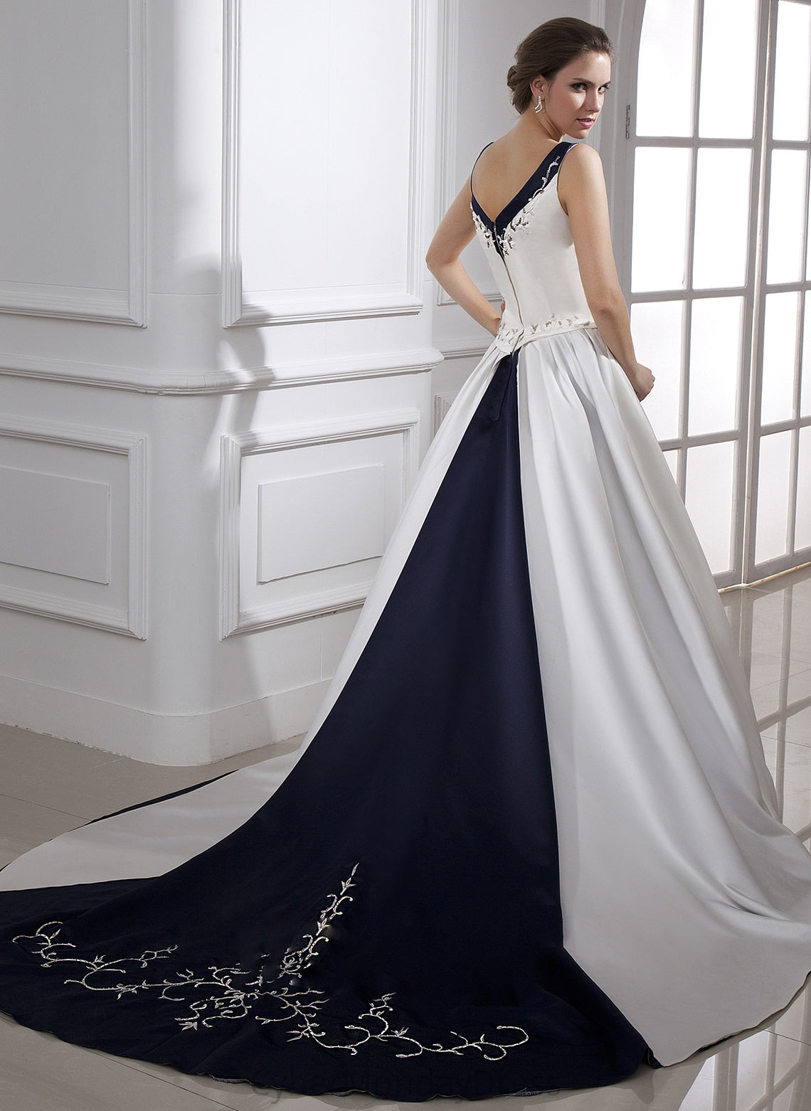 With Ball-Gown/Princess Beading Wedding Train V-neck Sequins Chapel Wedding Dresses Satin Embroidered Kirsten Dress