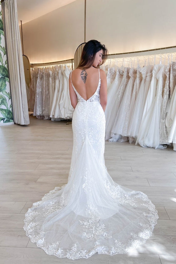 Charming Mermaid V Neck Lace Wedding Dresses