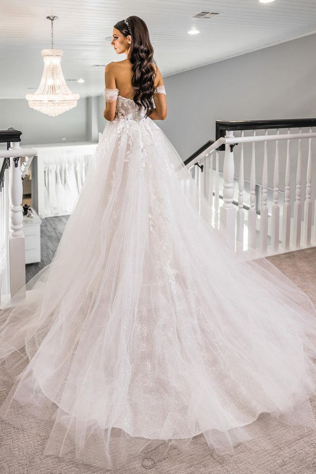 Elegant A Line Sweetheart Tulle Long Wedding Dresses with Slit