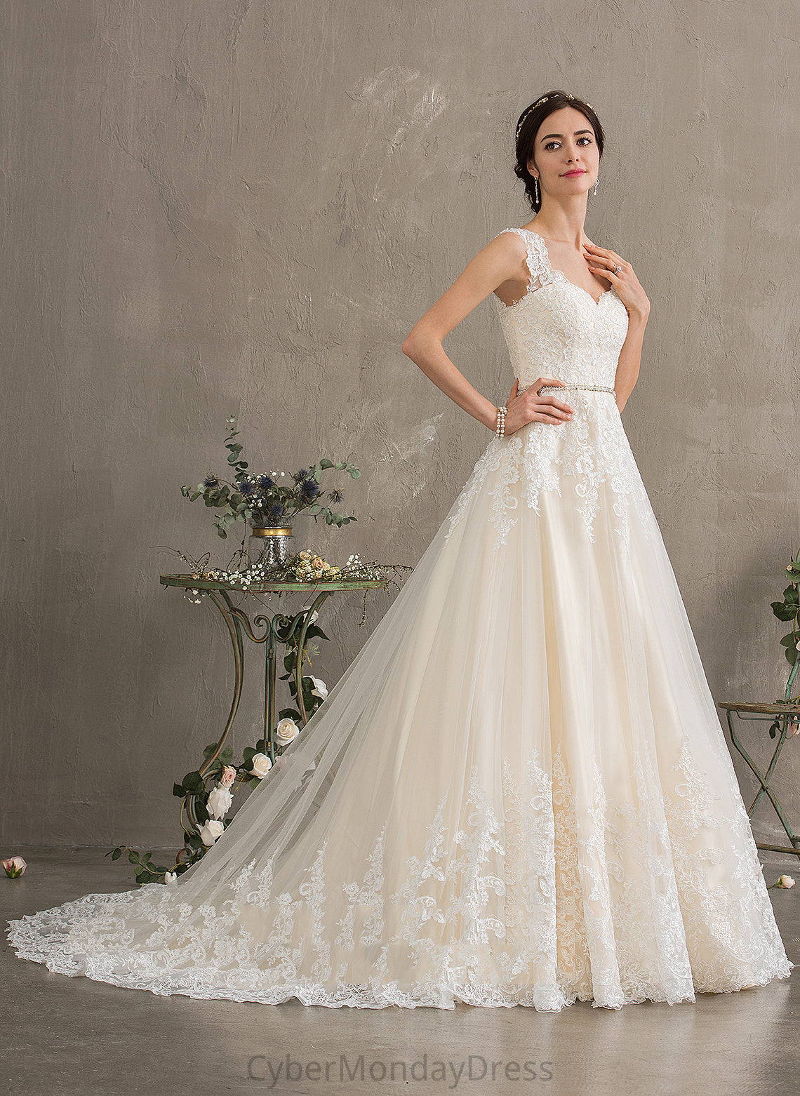 With Lizbeth Lace Sequins Wedding Beading Sweetheart Dress Ball-Gown/Princess Court Train Wedding Dresses Tulle