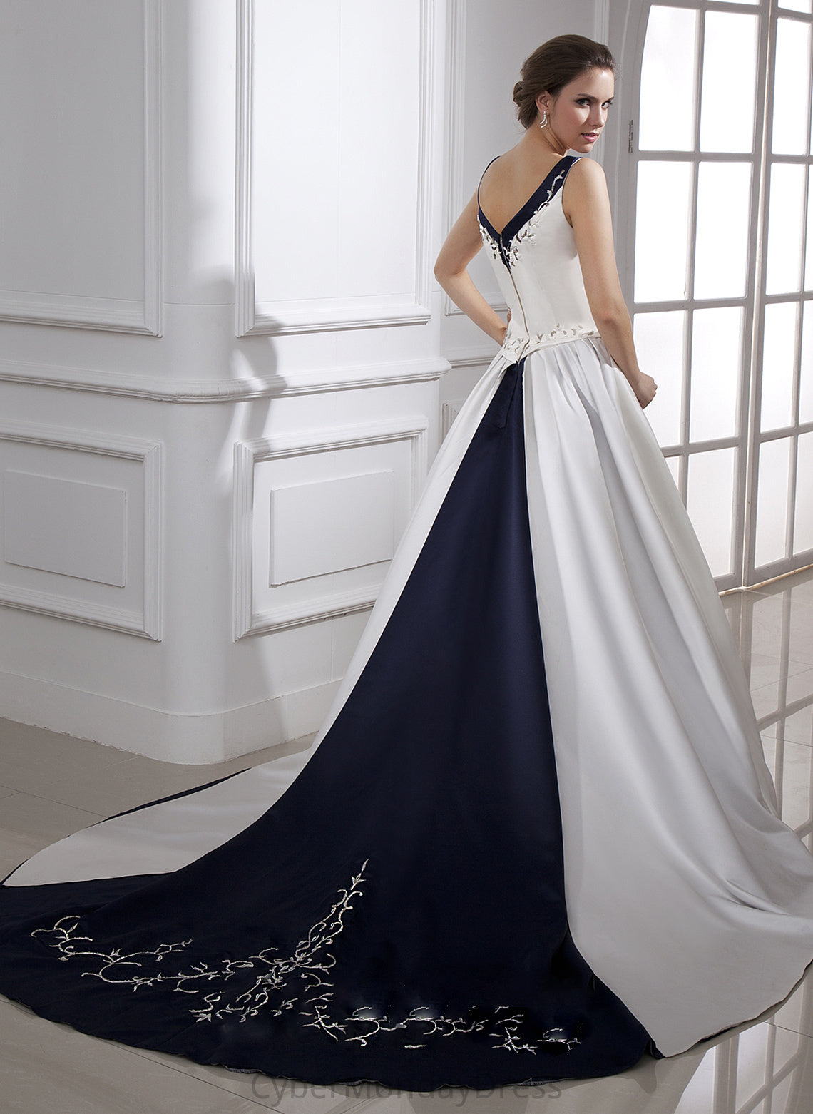 With Ball-Gown/Princess Beading Wedding Train V-neck Sequins Chapel Wedding Dresses Satin Embroidered Kirsten Dress