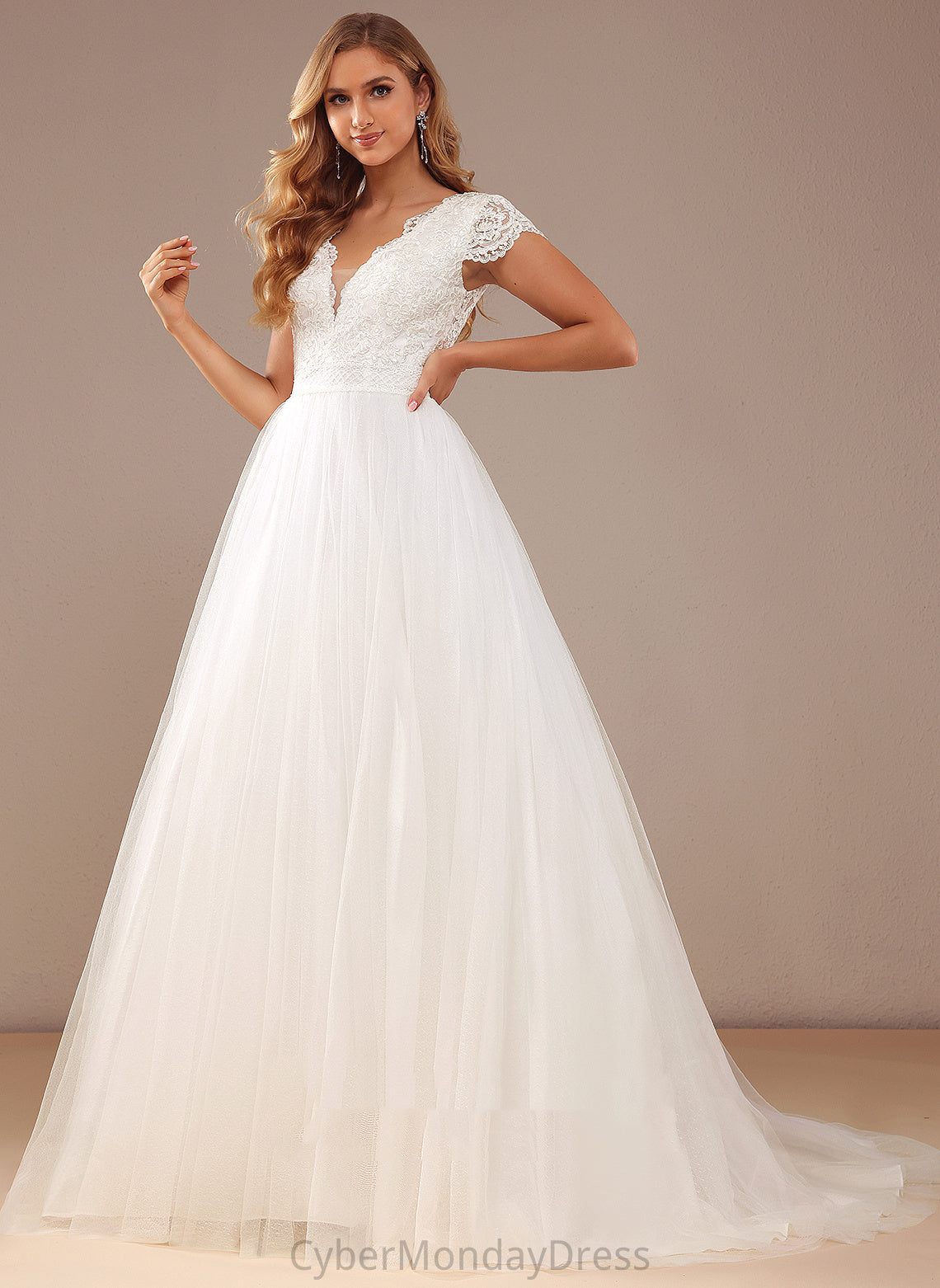 V-neck Tulle Kathy With Sequins Lace Train Wedding Dress Ball-Gown/Princess Court Wedding Dresses Lace