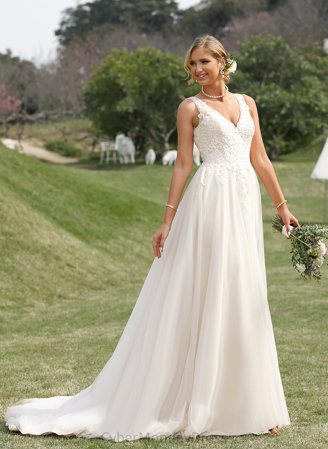 Wedding Blanche Tulle V-neck Wedding Dresses Lace Ball-Gown/Princess Court Train Dress