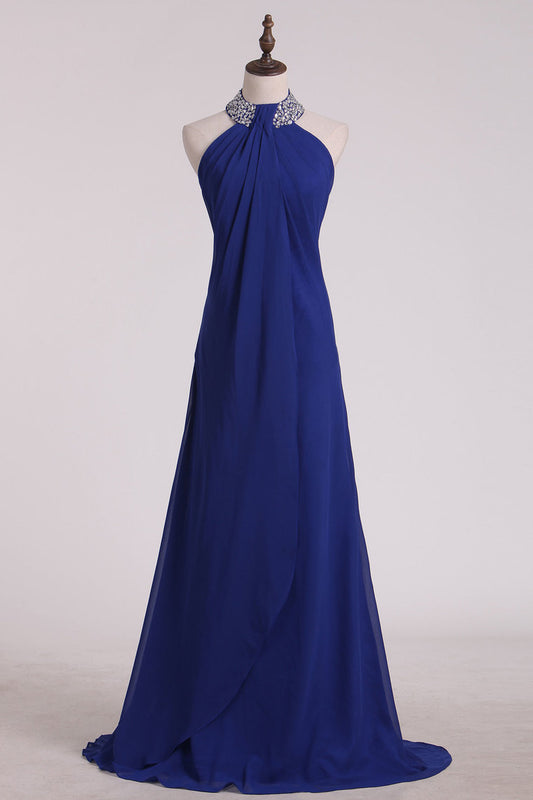 2024 Dark Royal Blue Halter Bridesmaid Dresses Chiffon With Beading Floor Length