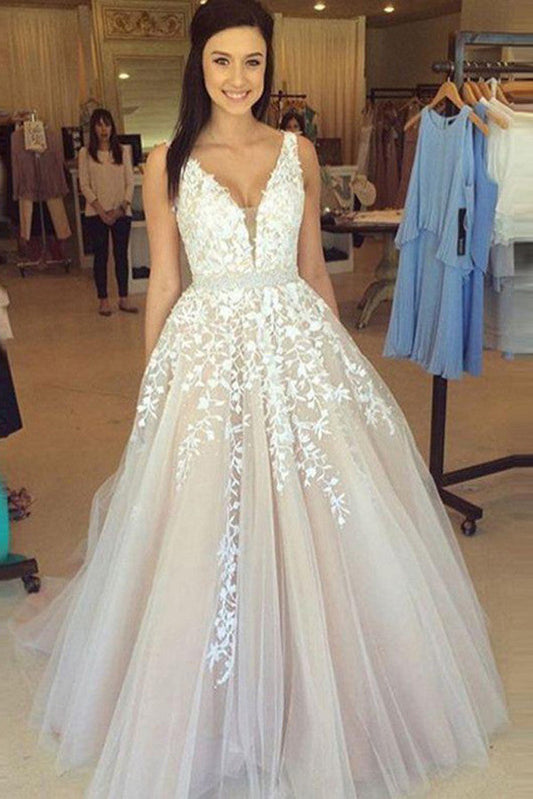 Charming Long Tulle Sleeveless Appliques Wedding Dresses