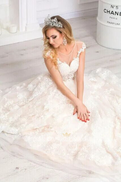 Elegant Round Tulle Lace With Appliques Wedding Dresses